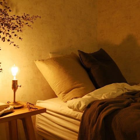 フィンランドでの体験から夜はフロアライトだけに