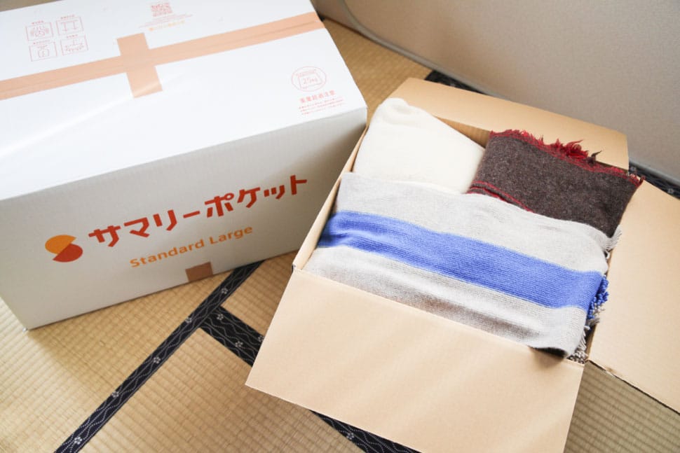 服は床置きしたくないので、優先的に預けています
